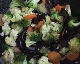 Foto langkah ke 4 dari resep Simple Capcay.