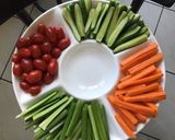 Une image de l'étape 2 de Légumes frais à croquer sauce citron persil et menthe.