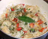 Foto del paso 2 de la receta: Pasta con pollo y guisantes en salsa especiada