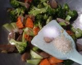 Foto langkah ke 5 dari resep Brokoli Tumis Bawang Putih.