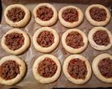 صورة لخطوة 2 من وصفة بيتزا بشكل جديد