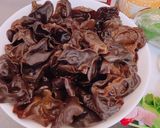 A picture of step 1 of Wood Ear Mushrooms and Chicken Salad.