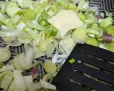 Foto del paso 3 de la receta: Tortilla de puerro y cebolla de verdeo