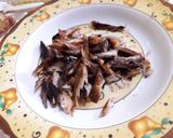 Foto langkah ke 1 dari resep Tumis ikan tongkol jagung daun so.