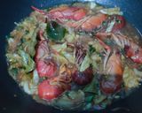 Foto langkah ke 6 dari resep Lobster goreng mentega.