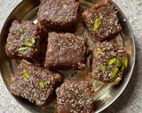 A picture of step 4 of Dates Halwa.