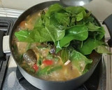Foto langkah ke 3 dari resep Sayur asam daun Singkil.