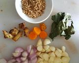 Foto langkah ke 1 dari resep Ayam bumbu kuning.