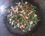 Foto langkah ke 5 dari resep Tumis kacang panjang.