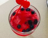 A picture of step 5 of Strawberry and blueberry Mojito (non alcoholic).