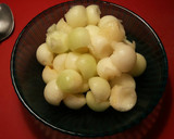 Foto del paso 2 de la receta: Bolitas de melón, con confitura de menta y cerezas confitatas