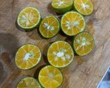 Foto langkah ke 3 dari resep Es Jeruk Sonkit Soda.