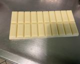 Une image de l'étape 1 de Gâteau moelleux chocolat blanc et amandes.