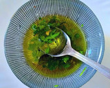 Foto del paso 7 de la receta: Calamar a la plancha al limón con ajos garrapiñados y perejil