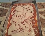 Foto del paso 5 de la receta: Pizza batida con salsa blanca y morrón salteados