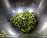 Foto del paso 1 de la receta: Repollo guisado con espárragos verdes