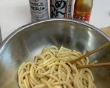A picture of step 2 of 5-Minute Rich and Addictive Oil Noodle-Style Udon.