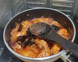 A picture of step 5 of Chicken Pörkölt (Hungarian paprika stew).