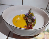 Foto del paso 8 de la receta: Chile de agua relleno de huitlacoche con espejo de crema de pimiento y gusanito de maguey