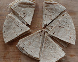 Foto del paso 1 de la receta: Totopos en freidora de aire
