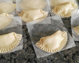 Foto del paso 2 de la receta: Empanadillas de cebolla caramelizada y queso crema