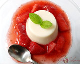 Foto del paso 4 de la receta: Panacota con salsa de fresas naturales