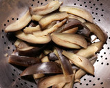 Foto del paso 3 de la receta: Berenjenas baby en mojo picante