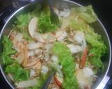Foto del paso 7 de la receta: Ensalada Navideña de lechuga con manzana y nuez