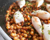 Foto del paso 9 de la receta: Garbanzos con calamares y panceta ibérica