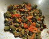 A picture of step 5 of Masala Bhindi.