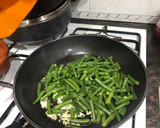 Foto del paso 4 de la receta: Judía verde salteada con ajo y taquitos de jamón