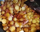 Foto langkah ke 2 dari resep Garlic Potatoes Herbs.