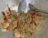 Foto langkah ke 4 dari resep Oseng Tauge Tahu Pentol.