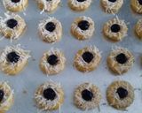 Foto langkah ke 3 dari resep Kue kering Thumbprint.