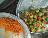 A picture of step 4 of Gum berry (gunda) and raw mango sabji.