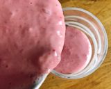 Hình bước làm 2 của món 💚 Smoothie Chuối Dâu Sữa Chua