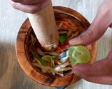 Foto langkah ke 8 dari resep Som tam (ส้มตำ) - Salad pepaya muda.