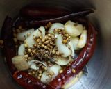 A picture of step 1 of Red chili garlic chutney.