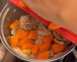 Hình bước làm 6 của món Cơm nhà 9 - cà ri gà, canh cá cải trắng đậu hũ