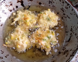 Foto langkah ke 3 dari resep Bakwan Bonggol Kembang Kol Rame-Rame.