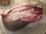 Lengua con alcaparras y almendras