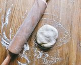 Hình bước làm 2 của món 🌱 Đế Pizza Không Men Mỏng Giòn