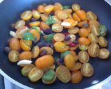 Foto del passaggio 5 della ricetta Tortiglioni con gamberi, crema di melanzane e datterini