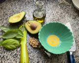 Une image de l'étape 1 de Guacamole 🥑fraîcheur d’été 🌿🌶️🍋.
