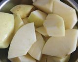 A picture of step 1 of Apple coriander chutney.