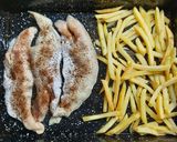 Foto del paso 4 de la receta: Merluza al horno con papas a la provenzal y salsa cheddar