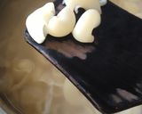 A picture of step 3 of Creamy white pasta.