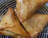 A picture of step 4 of Leftover Roti Samosa.