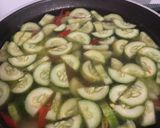 Foto langkah ke 2 dari resep Tumis timun kuah.