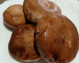 Foto del paso 1 de la receta: Colas de carabinero peladas con setas shiitake y pimiento rojo